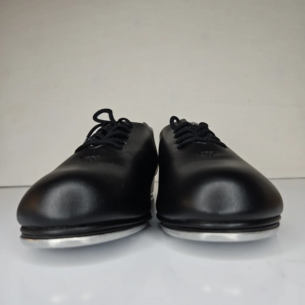 Lace-up tap shoe with a sleekSoft PU leather upper Plastic sole with rubber